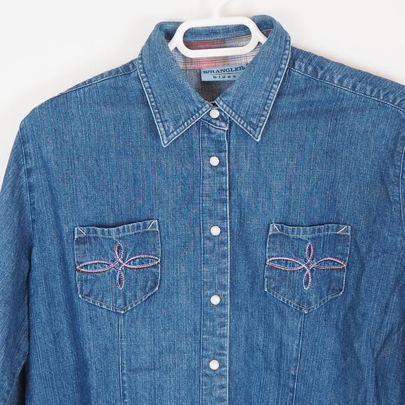 Vintage Women's Wrangler Blues Denim Shirt Pearl Snap Button Up Western - Picture 3 of 12